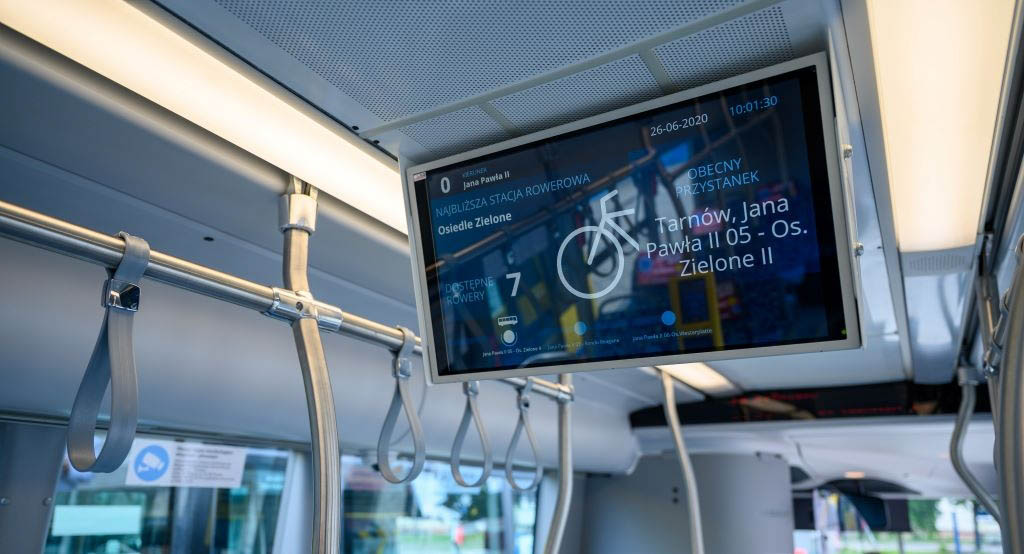 Monitor wewnątrz autobusu